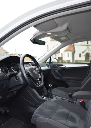 Volkswagen Tiguan cena 97500 przebieg: 47150, rok produkcji 2018 z Poznań małe 79